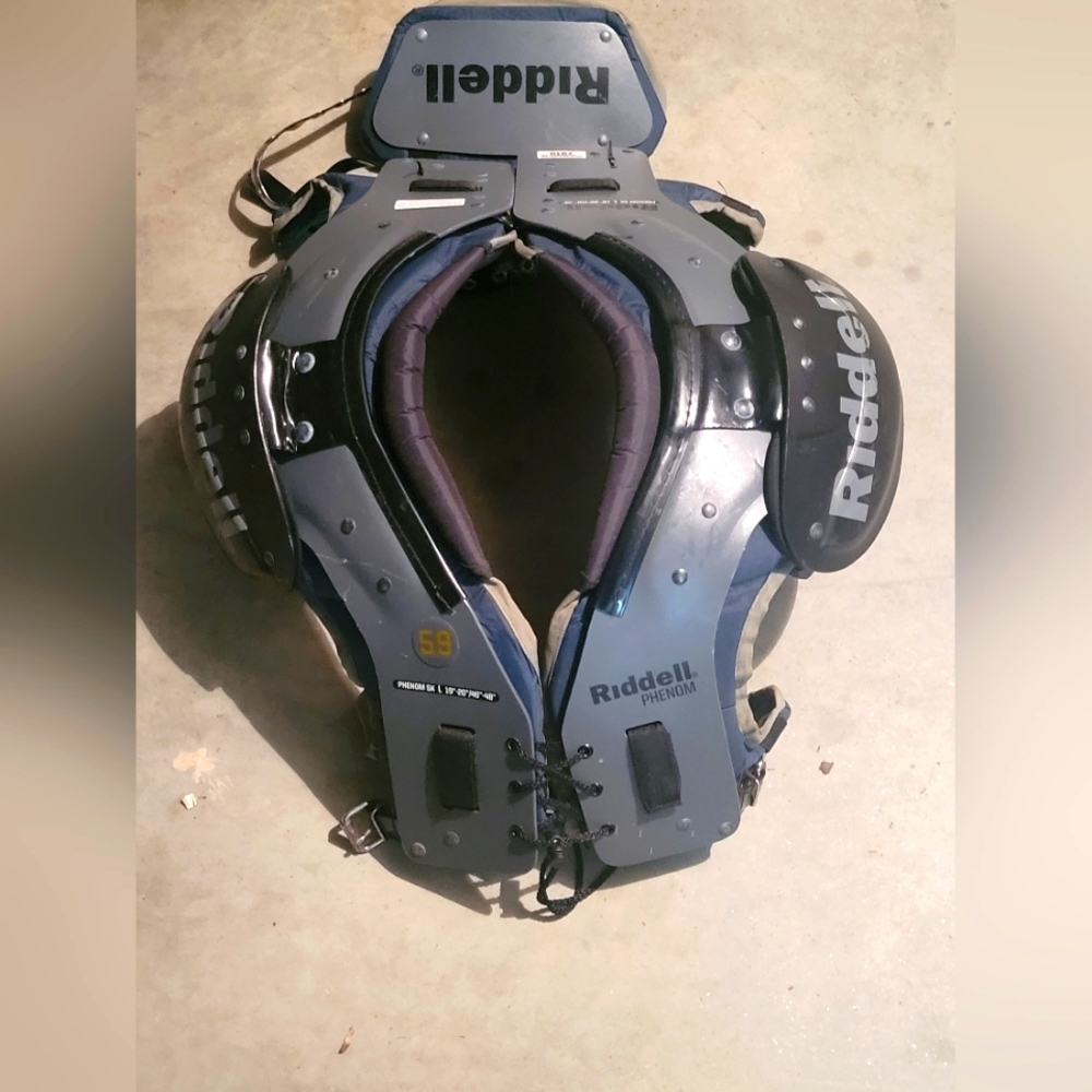 Riddell phenom SK L Shoulder pads.